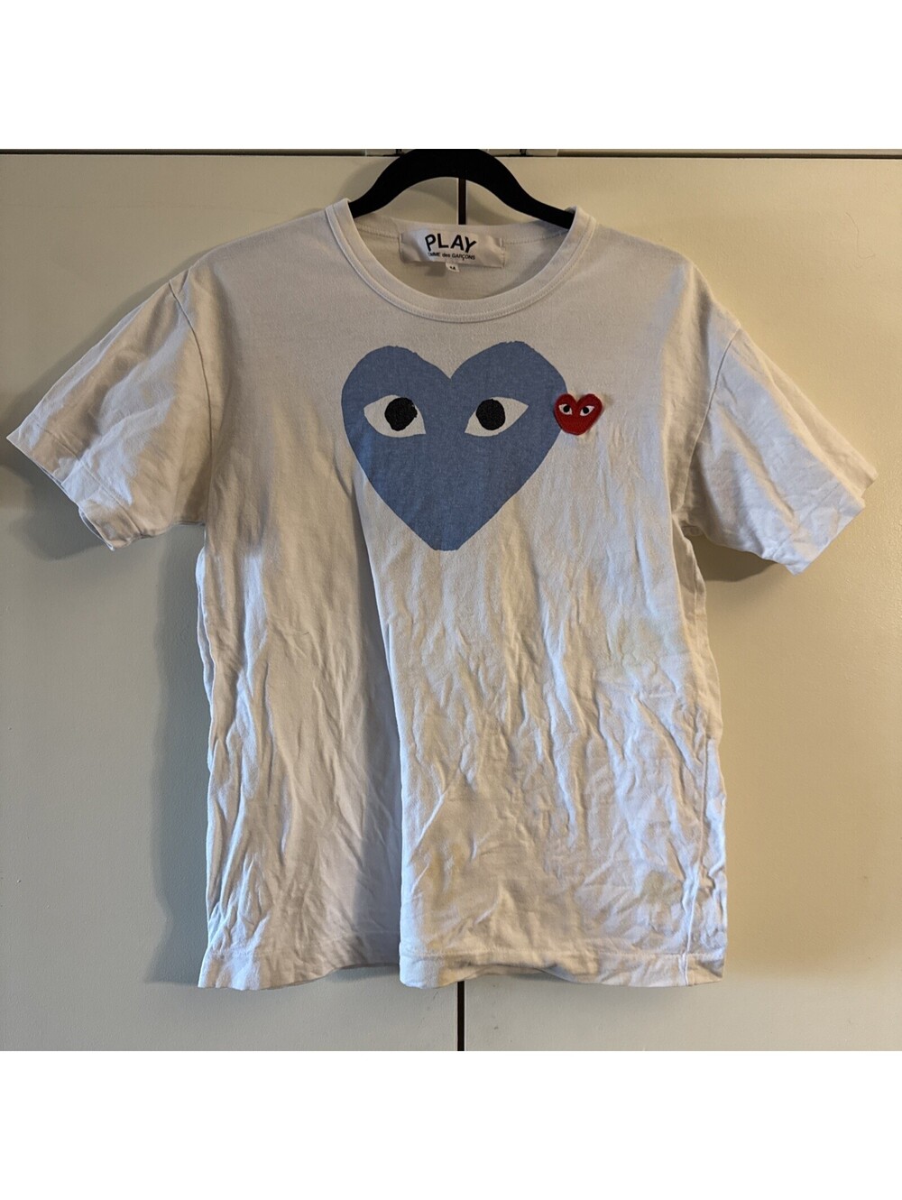 Comme des Garcons PLAY Blue Heart Print T-Shirt White Red Applique Size M READ